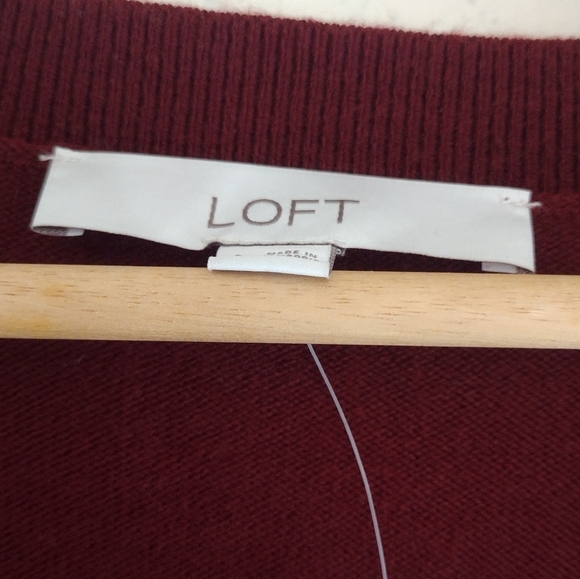 LOFT Oversized Slouchy V neck Sweater - Picture 5 of 6